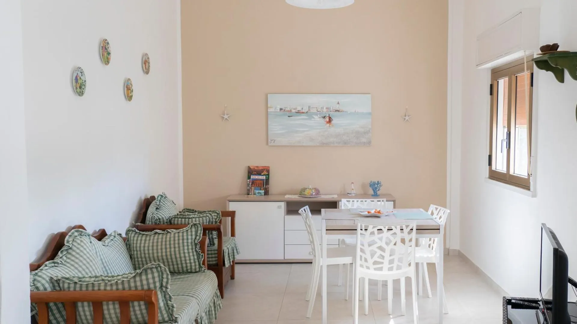 Villa Claudia Carini 0*,